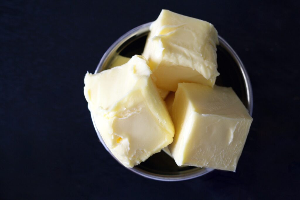 Usuwanie plam z masła